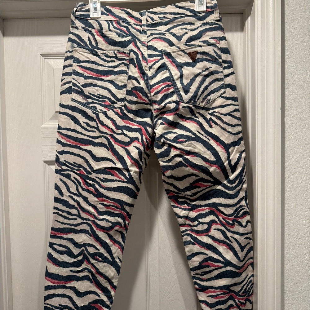 Pre-Owned Guess Zebra Print Capri Jeans size 30